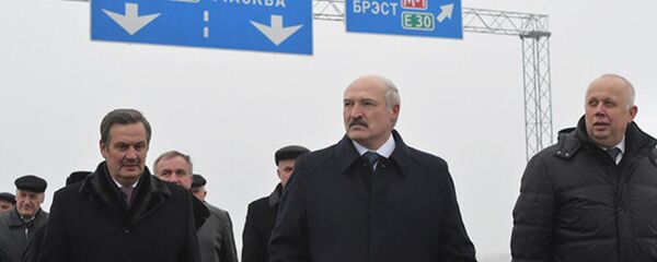 Президент Беларуси Александр Лукашенко 22 декабря во время рабочей поездки в Минскую область принял участие в церемонии открытия второй кольцевой автомобильной дороги вокруг Минска.  - Sputnik Беларусь