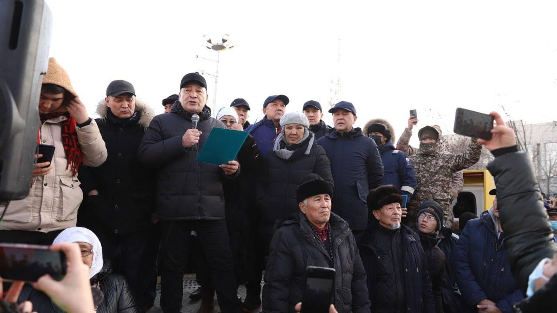 Правительственная комиссия встретилась с активистами, собравшимися на площади Ынтымак в городе Актау
 - Sputnik Беларусь, 1920, 04.01.2022