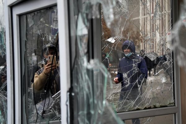 Вечером 4 января и в ночь на 5-е произошли столкновения митингующих с силовиками. - Sputnik Беларусь