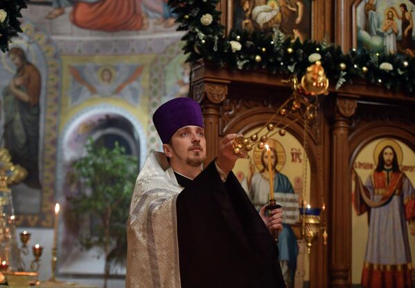 And so the Christmas service took place in the city of Zhitkovichi, Gomel region.  It was headed by the rector of the Church of St. Theodosius of Chernigov, Father Nikolai.  - Satellite Belarus