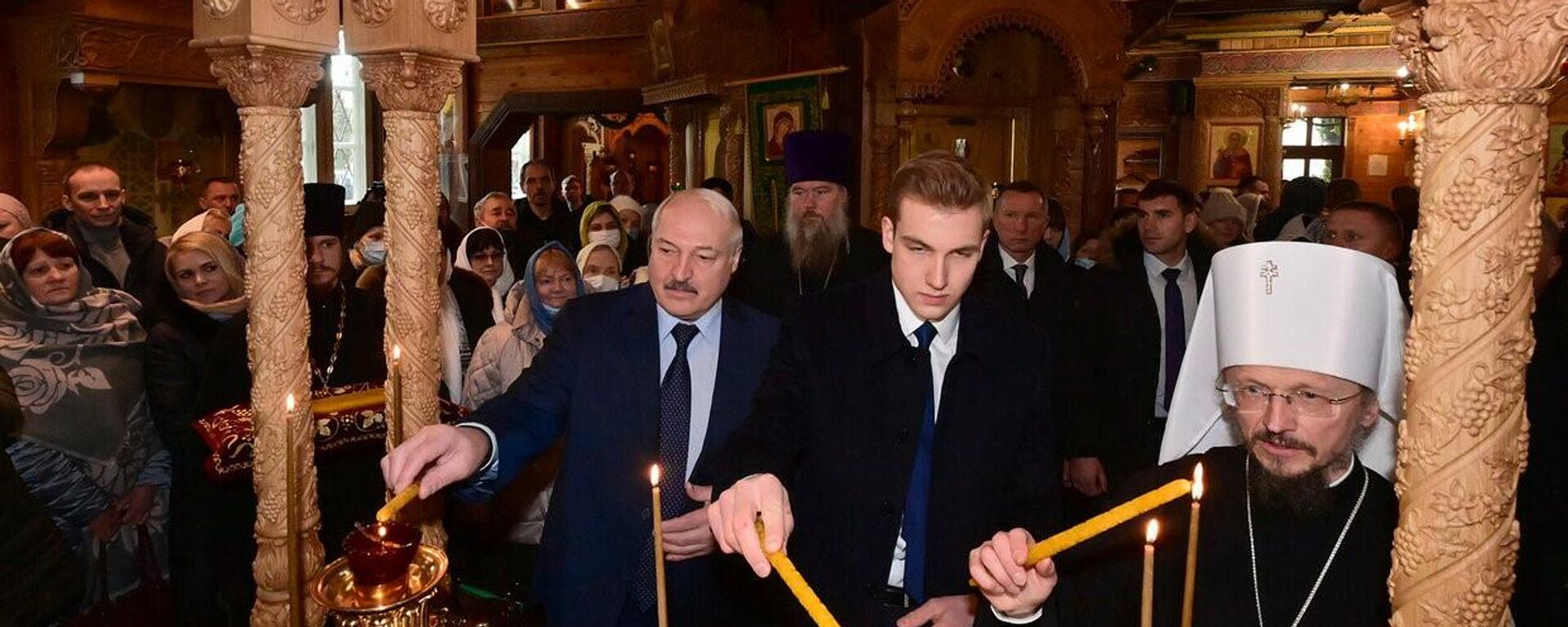 Лукашенко с сыном посетил минский храм Преподобных Оптинских старцев - Sputnik Беларусь, 1920, 07.01.2022