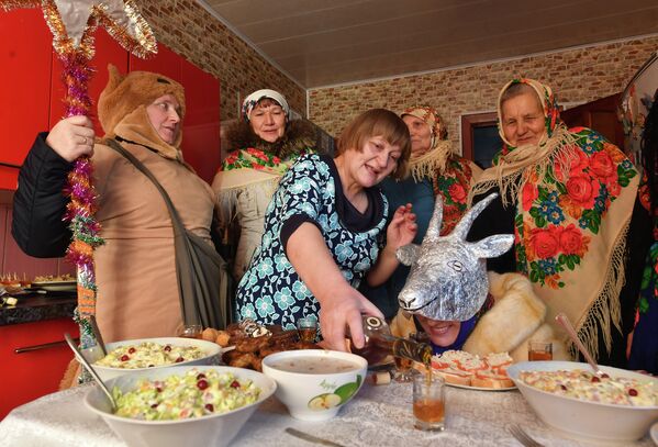 Колядки в белорусском Полесье - самые колоритные фото - Sputnik Беларусь