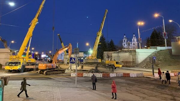 Аварыйны мост на Нямізе поўнасцю дэмантаваны - Sputnik Беларусь