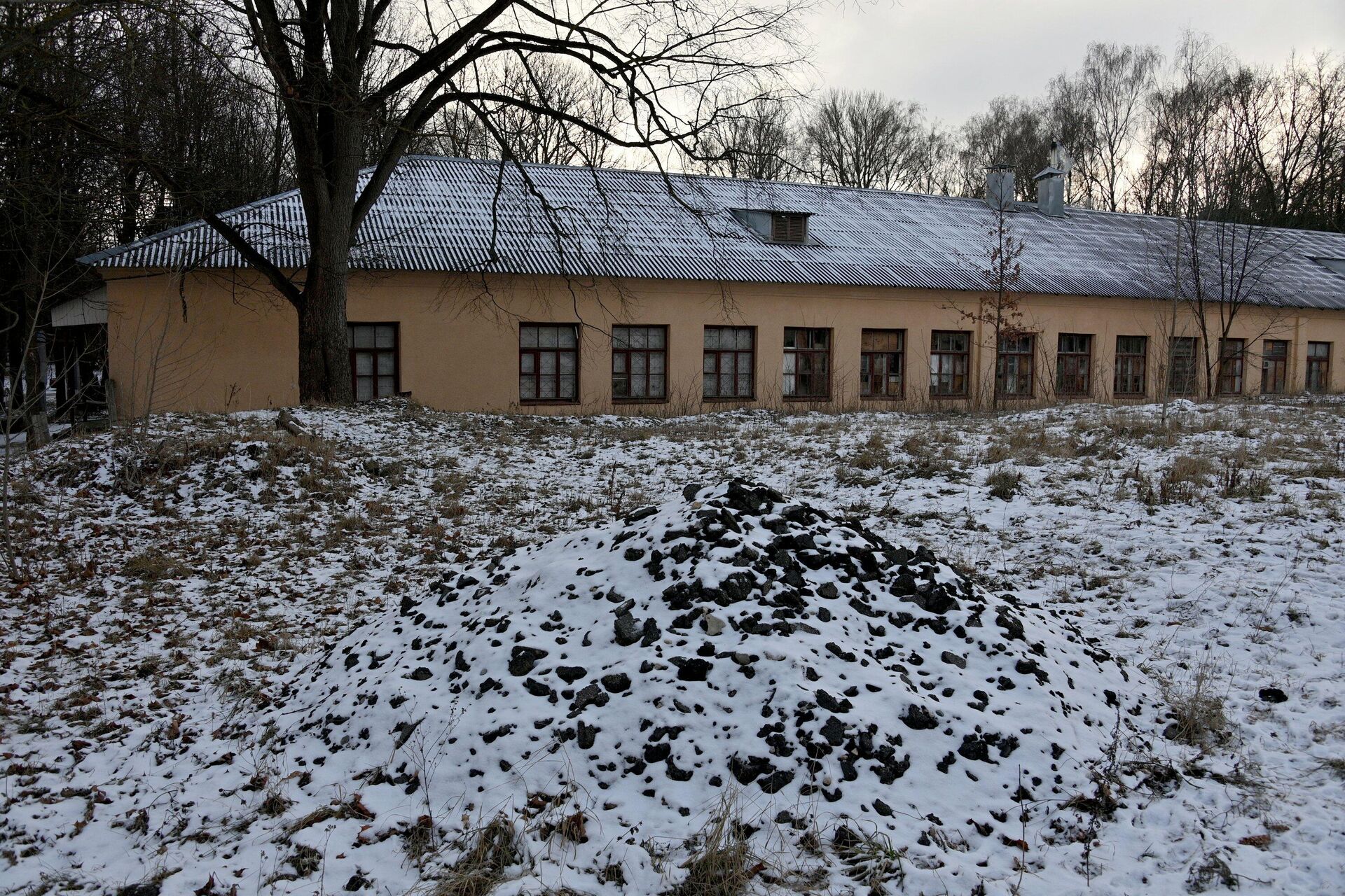 Одно из зданий военной части, где во время Великой Отечественной войны находился Шталаг-352 - Sputnik Беларусь, 1920, 19.01.2022