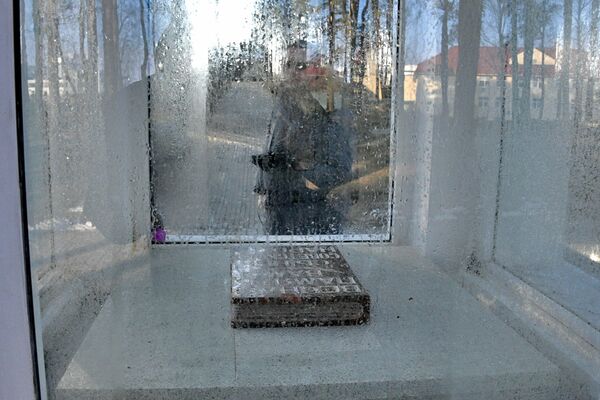 Ротонда с гранитной книгой памяти на месте массового захоронения - Sputnik Беларусь