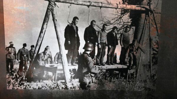 Фото казни советских военнопленных в экспозиции музея Шталага-352 - Sputnik Беларусь