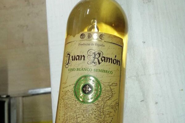 Вино виноградное натуральное выдержанное полусухое белое JUAN RAMON Blanco Semiseco запретили продавать в Беларуси - Sputnik Беларусь