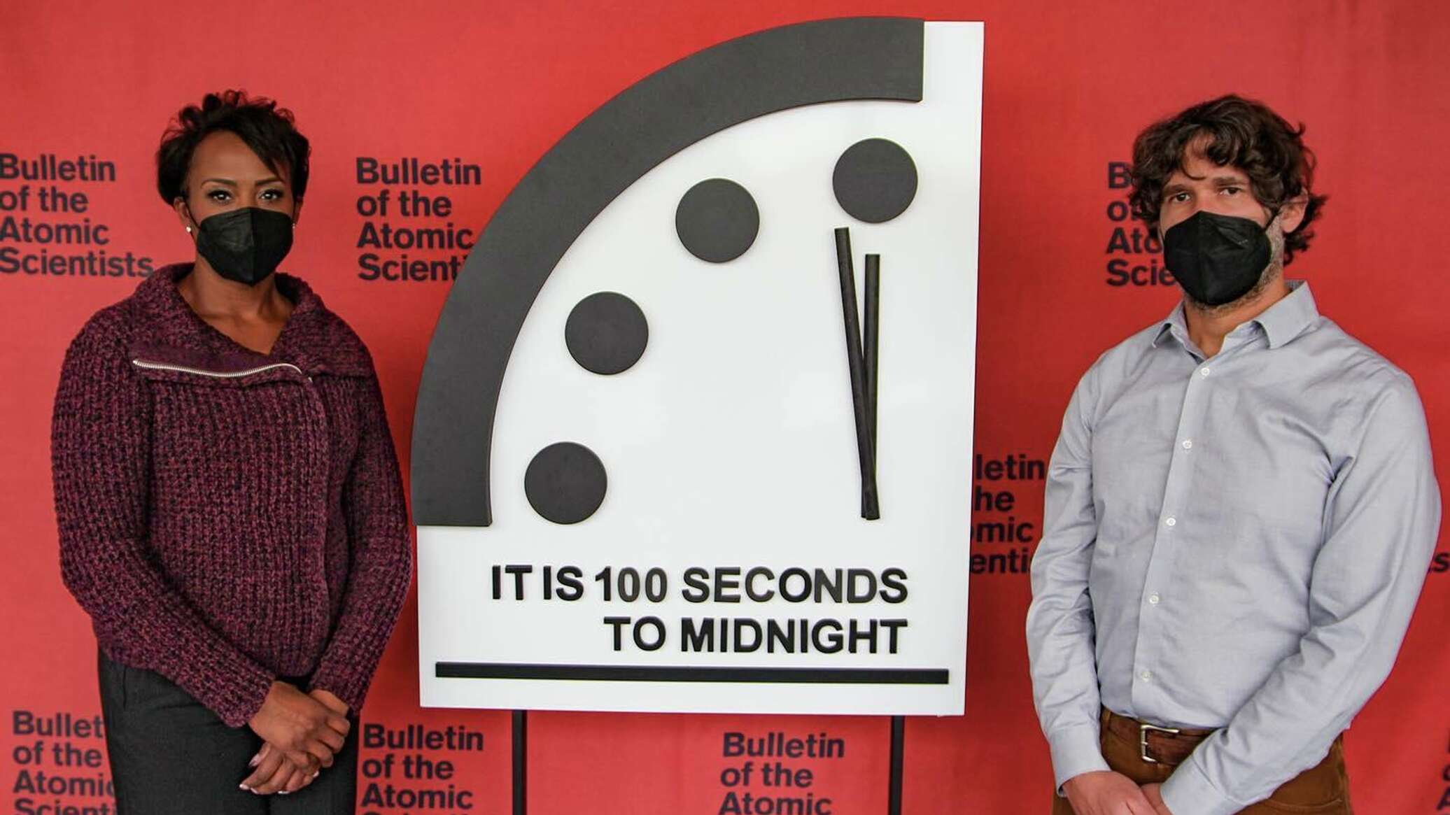 Сколько часов судного дня. Часы Судного дня 100 секунд. Часы Судного дня 2022. Часы Судного дня 2021. 100 Секунд до полуночи.