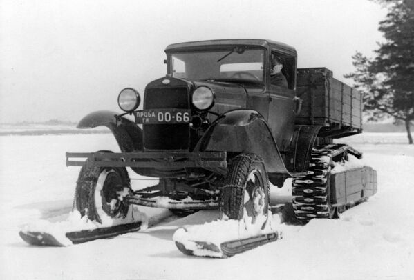 Снегоход на базе грузового автомобиля &quot;ГАЗ-АА&quot; выпуска 1933 года.  - Sputnik Беларусь