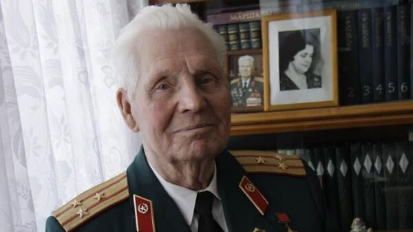 Герой Советского Союза полковник в отставке Иван Ильич Кустов  - Sputnik Беларусь