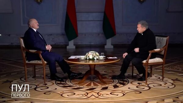 Лукашенко рассказал о своем появлении с автоматом в августе-2020 – видео - Sputnik Беларусь