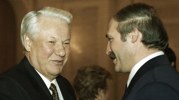 Президент РФ Борис Ельцин и президент Беларуси Александр Лукашенко - Sputnik Беларусь