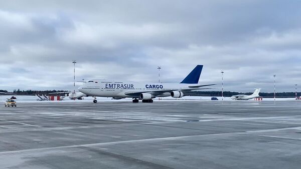 Грузовой Boeing-747-300 венесуэльской авиакомпании Emtrasur Cargo прилетел в Минск за гуманитарной помощью - Sputnik Беларусь