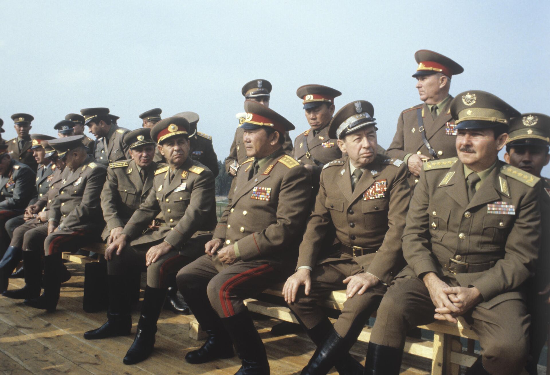 Представители вооруженных сил социалистических стран на военных учениях Запад-81 - Sputnik Беларусь, 1920, 10.02.2022