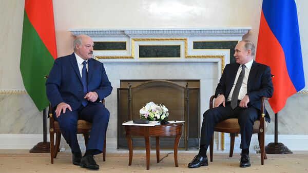 Путин и Лукашенко в Москве обсудят поставки вооружений в Беларусь и западных шизофреников? - Sputnik Беларусь