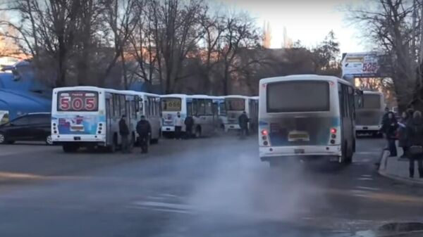 Русские своих не бросают: жители Донбасса благодарят за эвакуацию - видео - Sputnik Беларусь