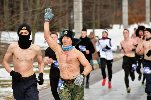 Забег Brutal Run в Минске 20 февраля 2022 года - Sputnik Беларусь