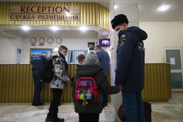 Размещение жителей Донецкой и Луганской народных республик в гостинице Ахтуба в городе Волжский - Sputnik Беларусь