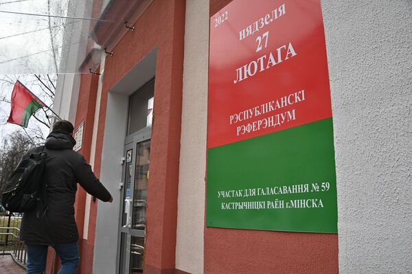 Досрочное голосование на референдуме в Минске - Sputnik Беларусь