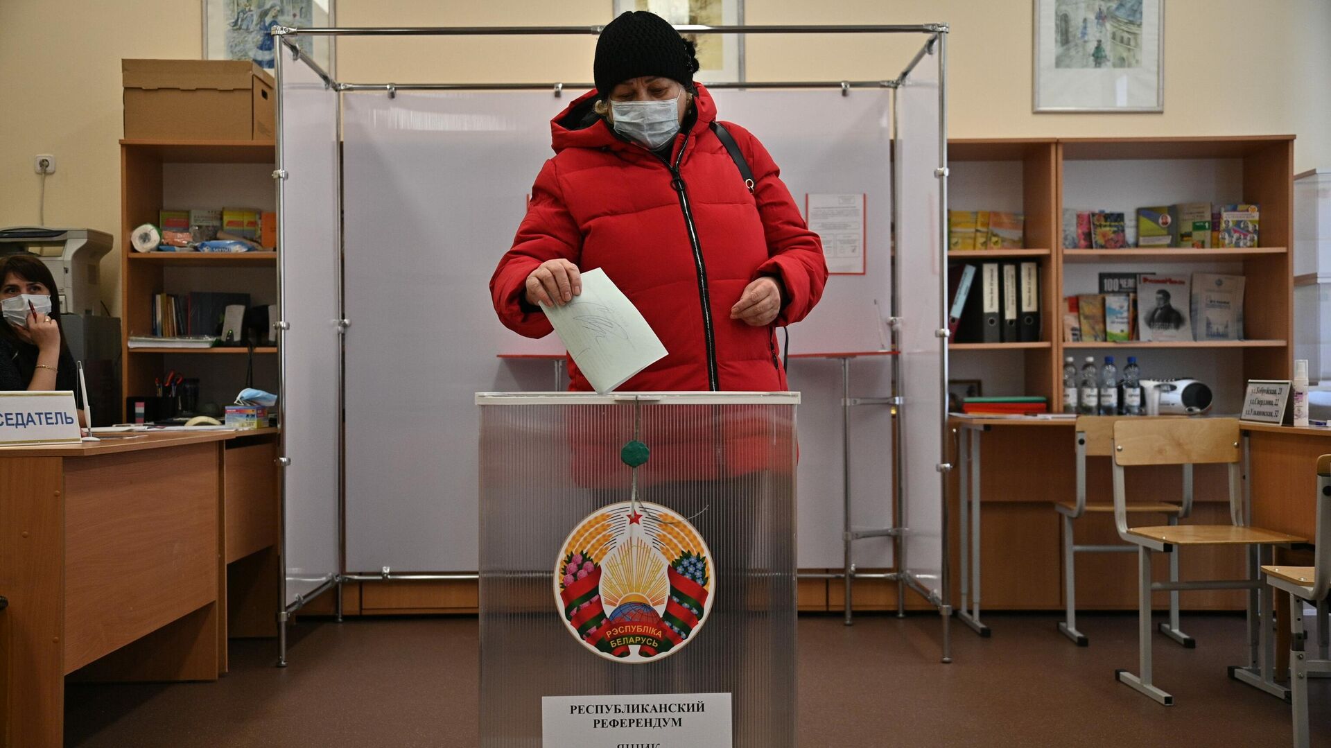 Досрочное голосование на референдуме в Минске - Sputnik Беларусь, 1920, 24.02.2022