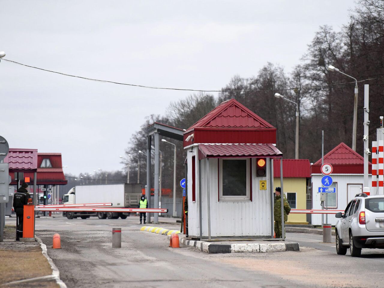 Вернулись не все: белорусы три дня ехали из Киева в Минск