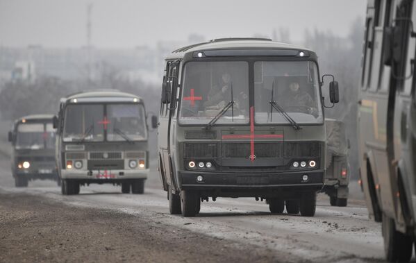 Санитарные автобусы ВС РФ в Армянске - Sputnik Беларусь