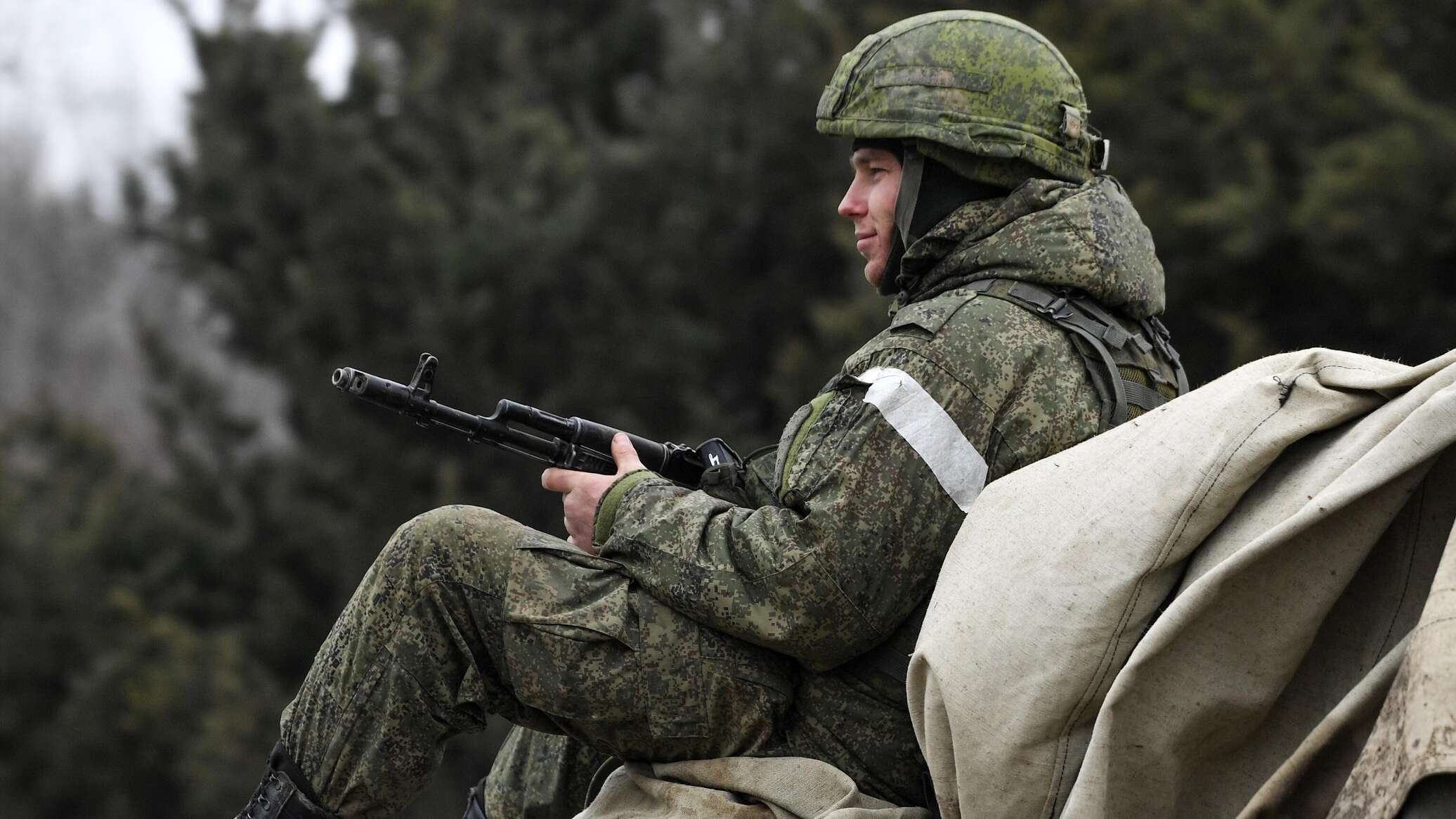 Украина 72 часа. Российские военные. Российский солдат. Российский военный солдат. Форма Российской армии в Украине.