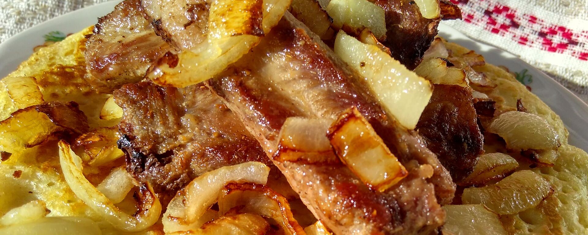 Блін з каўбаскамі - Sputnik Беларусь, 1920, 21.02.2026