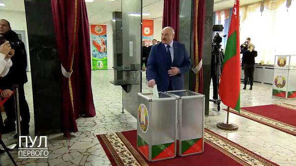 Лукашэнка прагаласаваў на рэферэндуме па папраўках у Канстытуцыю - Sputnik Беларусь