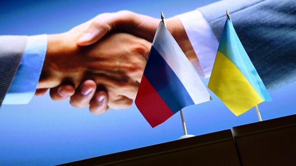 Государственные флаги России и Украины - Sputnik Беларусь