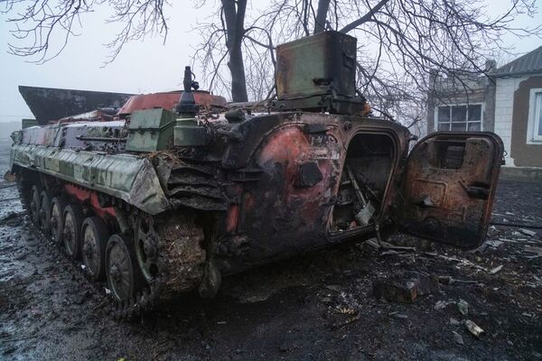 Киев сосредоточил на линии соприкосновения большую часть армии и регулярно обстреливает ДНР и ЛНР. - Sputnik Беларусь