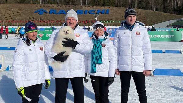 Команда президента одержала победу в Минской лыжне 2022 - Sputnik Беларусь