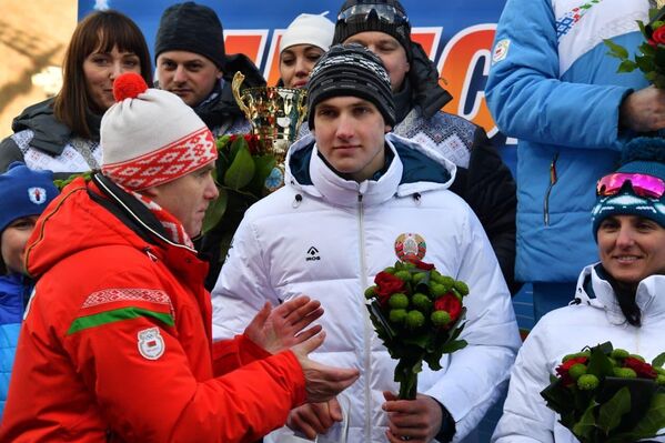 Николай Лукашенко на награждении победителей &quot;Минской лыжни&quot; - Sputnik Беларусь