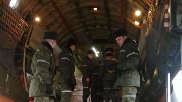 Военнослужащие Республики Беларусь совместно с Вооруженными Силами Российской Федерации участвуют в формировании колонны с гуманитарной помощью для жителей Украины - Sputnik Беларусь