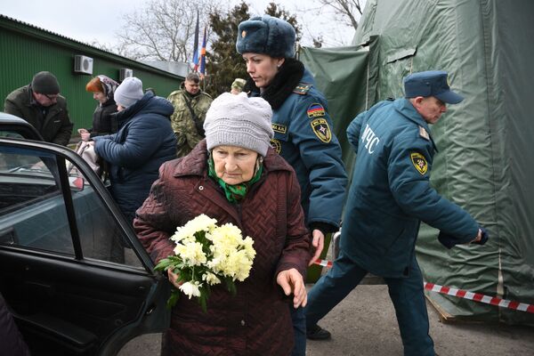 Одна из жительниц Мариуполя, самостоятельно покинувшая город по гуманитарному коридору. - Sputnik Беларусь