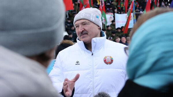 Лукашенко на спортивном празднике Минская лыжня в Раубичах - Sputnik Беларусь