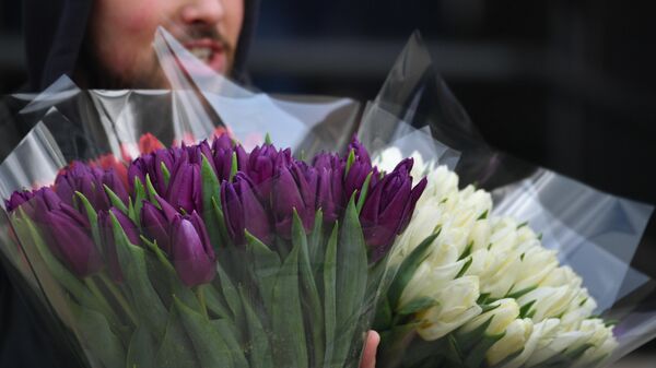 Продажа цветов накануне 8 марта - Sputnik Беларусь