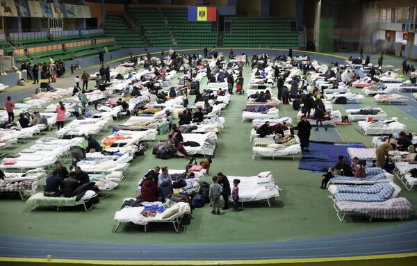 Во временном центре для беженцев, расположенном на местном легкоатлетическом стадионе в Кишиневе, Молдова. - Sputnik Беларусь