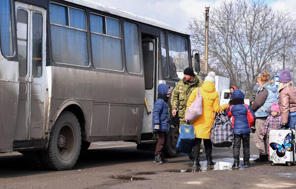 Пункт помощи в Безыменном – временное прибежище для беженцев. - Sputnik Беларусь