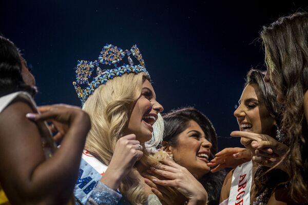 Корона у новой Мисс Мира будет относительно недолго, потому что следующий конкурс пройдет уже в конце этого года. - Sputnik Беларусь