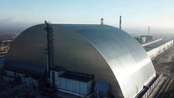 Вид на саркофаг четвертого энергоблока Чернобыльской АЭС - Sputnik Беларусь