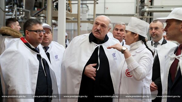 Президент Беларуси Александр Лукашенко с рабочей поездкой в Глубокском районе Витебской области - Sputnik Беларусь