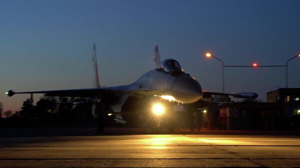 Минобороны РФ показало кадры работы истребителей Су-35 на Украине - Sputnik Беларусь
