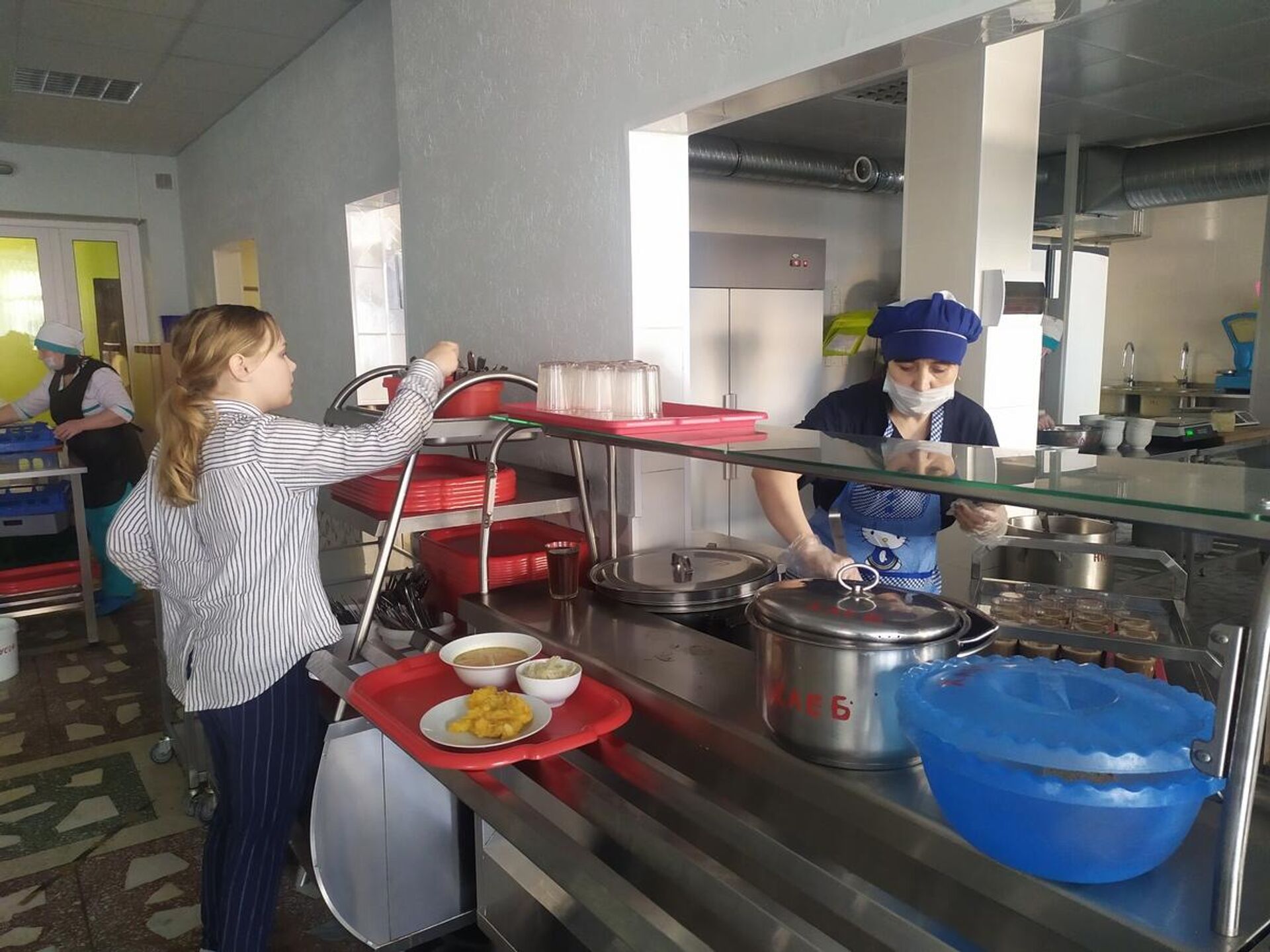 Еда для школьников готовится каждый день свежая - Sputnik Беларусь, 1920, 24.03.2022