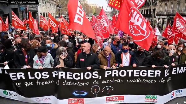 В Мадриде массовая акция протеста из-за роста цен на топливо - Sputnik Беларусь