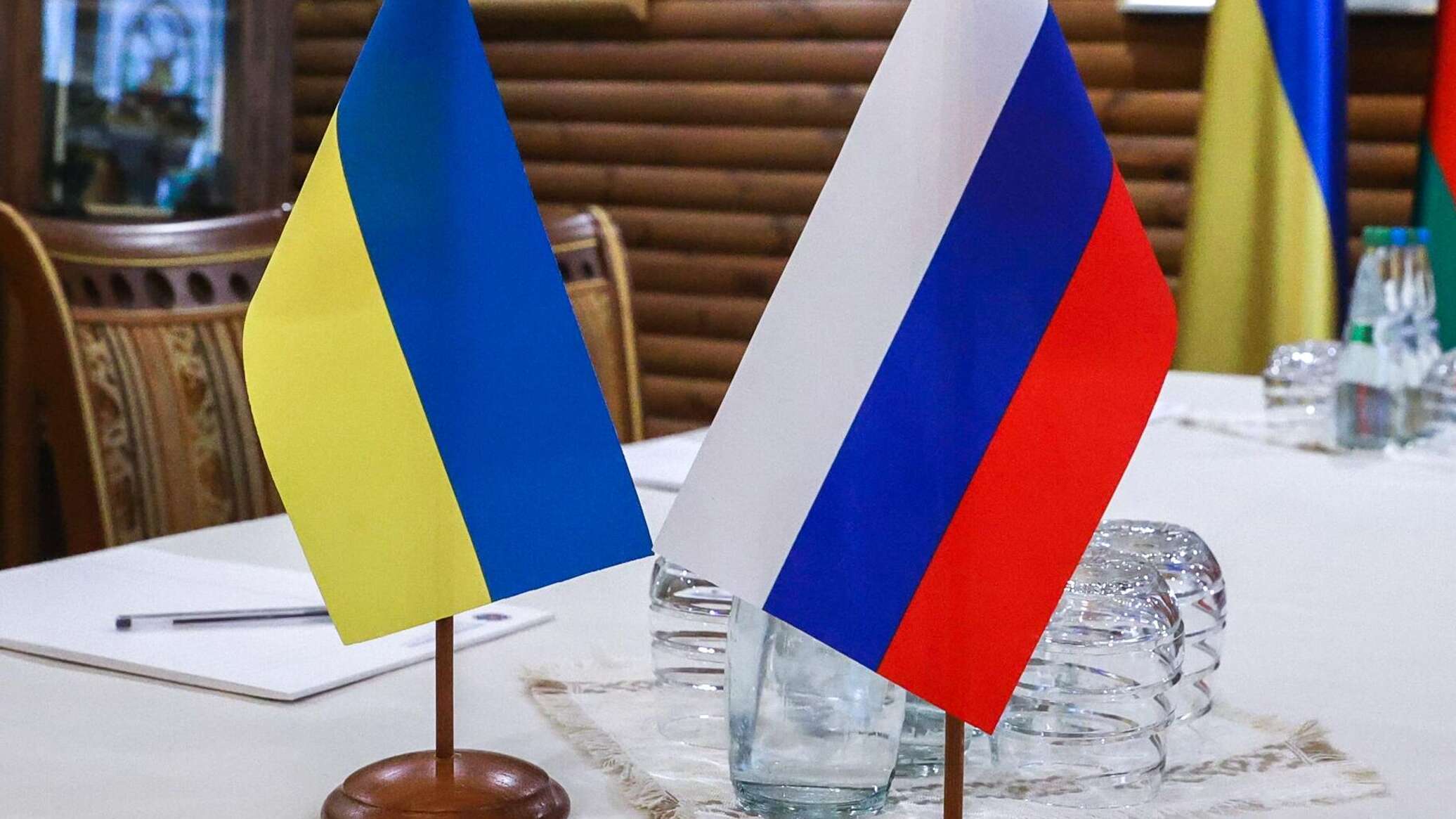 МИД Украины: Киев официально приостановил мирные переговоры с РФ