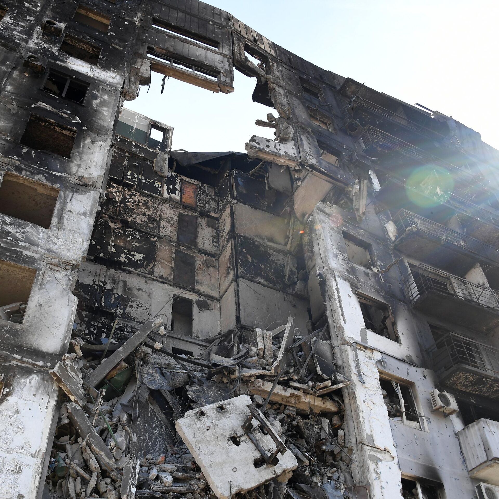 Восстановить разрушенный дом. Мариуполь разрушения 2022. Разрушенная Украина 2022 Мариуполь. Мариуполь разрушенное здание.