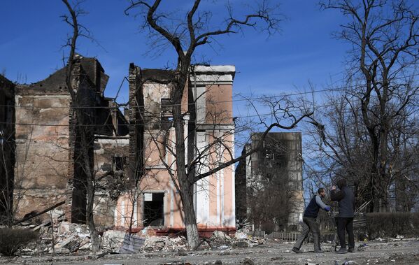 Разрушенный в результате обстрелов жилой дом. - Sputnik Беларусь
