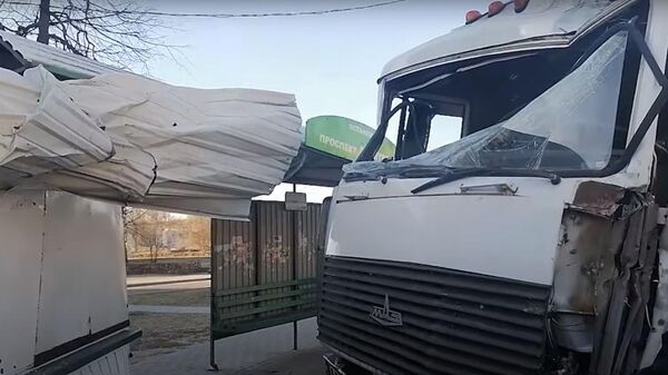 МАЗ въехал в остановку общественного транспорта в Могилеве - Sputnik Беларусь