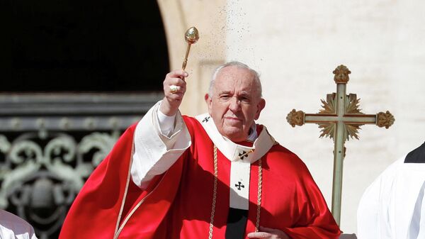 Папа Римский Франциск служит мессу в Вербное воскресенье на площади Святого Петра в Ватикане - Sputnik Беларусь